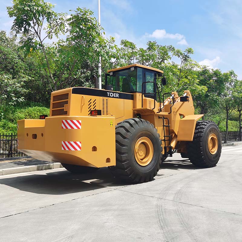 Empilhadeira de 32 toneladas com carregadeira frontal e garfo reforçado