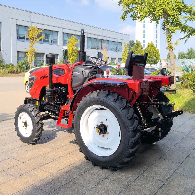 Trator subcompacto de 25 HP com tomada de força para implementos agrícolas.