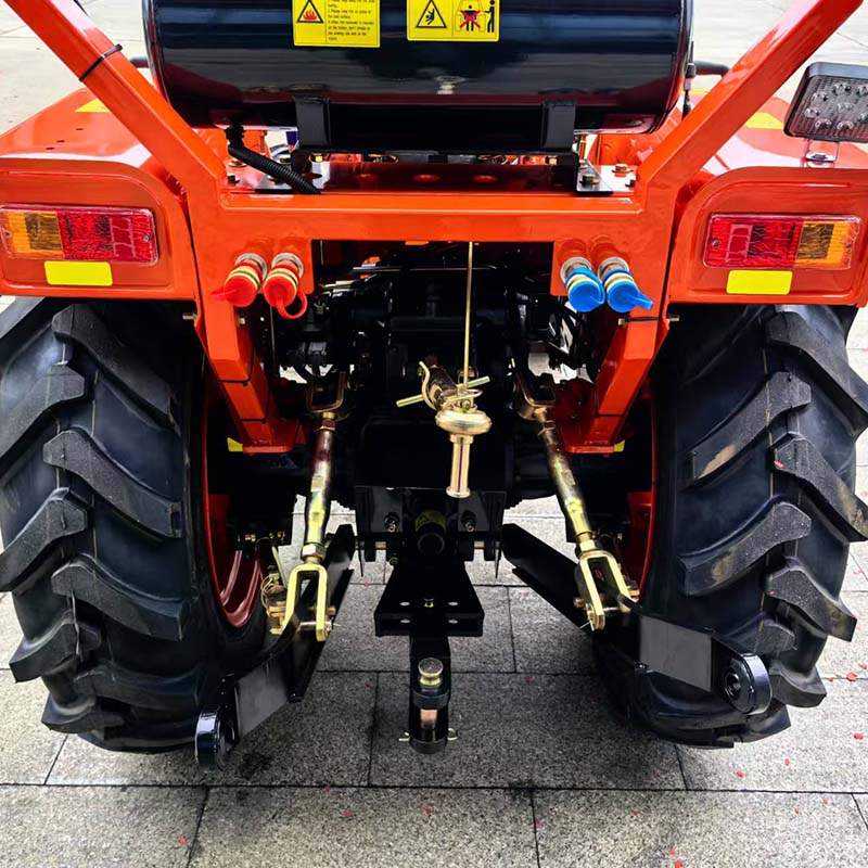 Trator agrícola de 40 HP à venda com transmissão flexível.