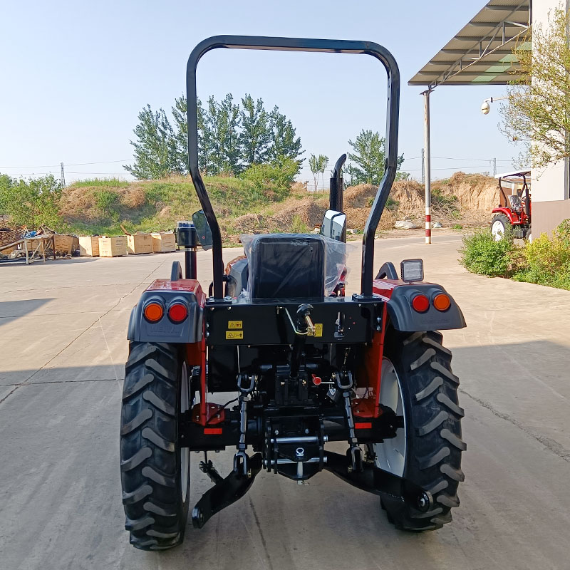 Trator agrícola de 40 HP para trabalhos agrícolas em geral.