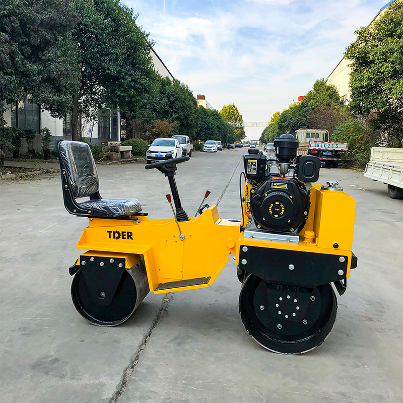 Rolo compactador de 800 kg com resfriador de óleo hidráulico