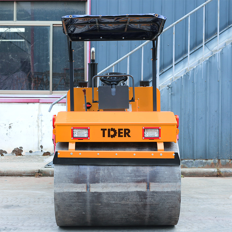 Rolo compactador de aço de 3,5 toneladas com acionamento sem embreagem.