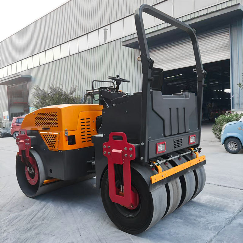 Rolo compactador combinado de 4 toneladas à venda